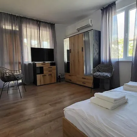 Q аpartment Apartment *